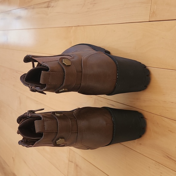 Boots - Picture 3 of 5